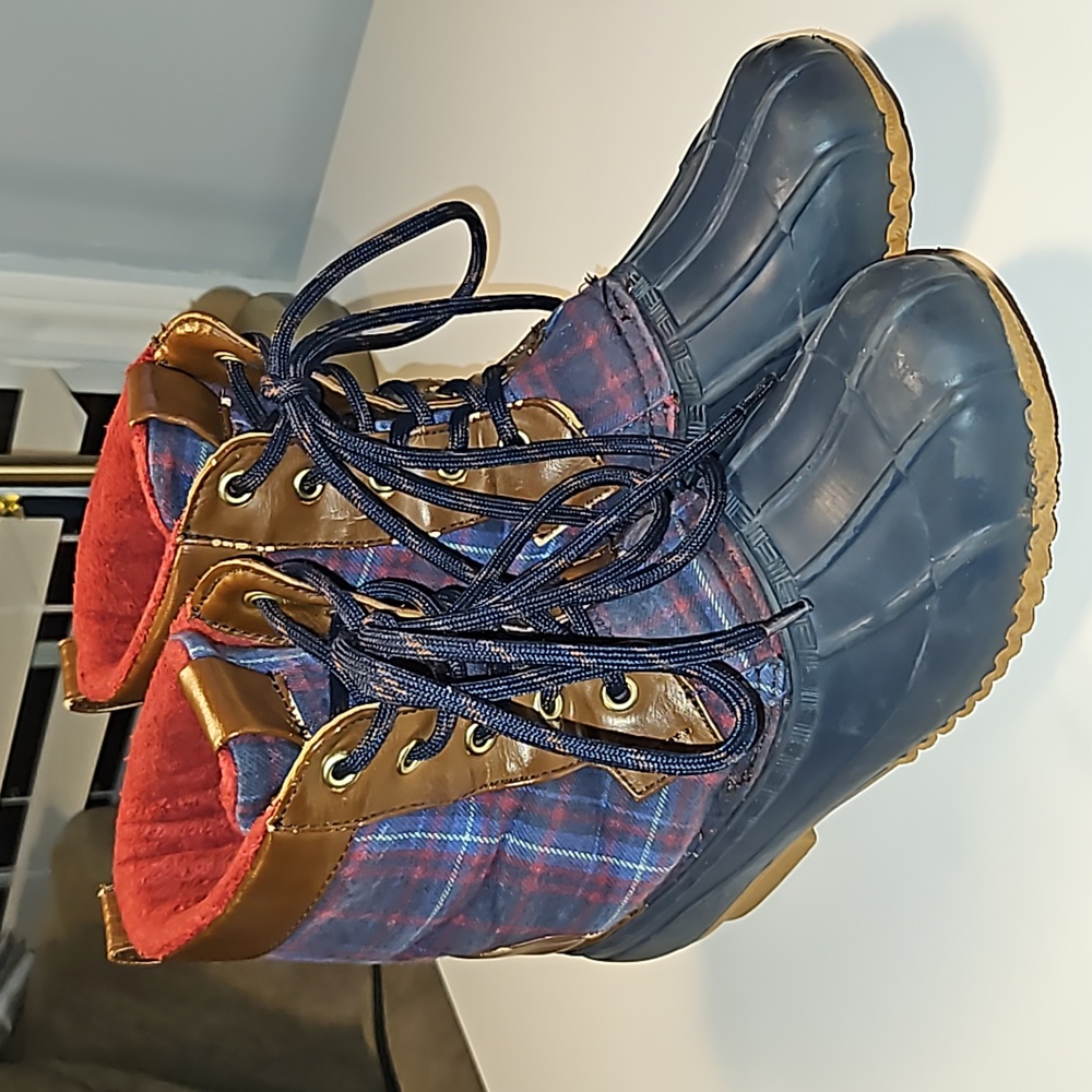 Women's Tommy Hilfiger Roberta Duck Boots.